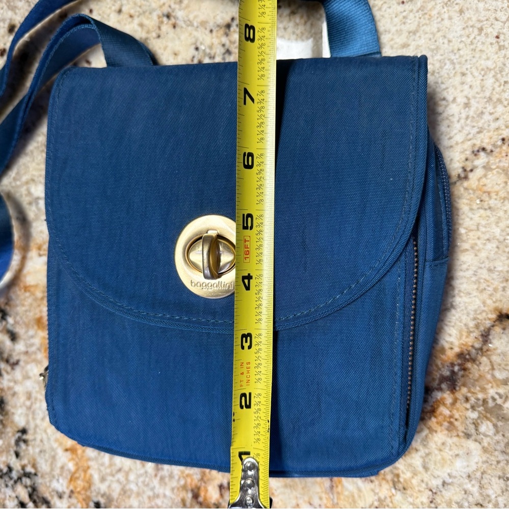 Baggallini crossbody blue color. Pockets with zippers and secure turn latch. - Picture 12 of 12
